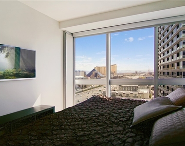 4471 Dean Martin Drive - Photo Thumbnail 8