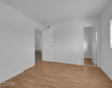 2908 Poplar Avenue - Photo Thumbnail 3