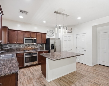 6765 Bristle Falls Street - Photo Thumbnail 15