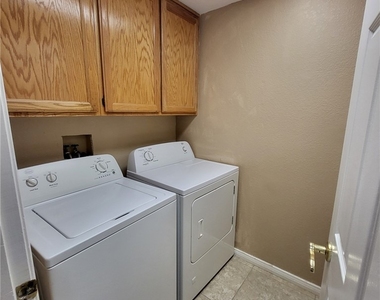 9436 Summer Rain Drive - Photo Thumbnail 6