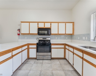 1652 Wendell Williams Avenue - Photo Thumbnail 13