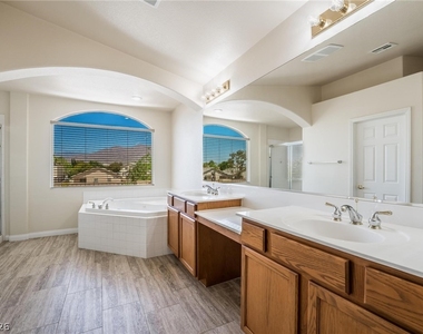 4828 Whisper Lake Avenue - Photo Thumbnail 13