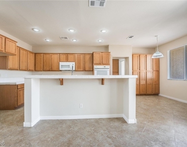 4828 Whisper Lake Avenue - Photo Thumbnail 4