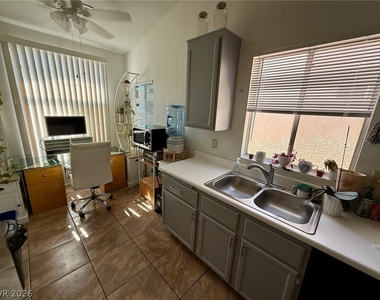 1708 Crystal Chimes Drive - Photo Thumbnail 8