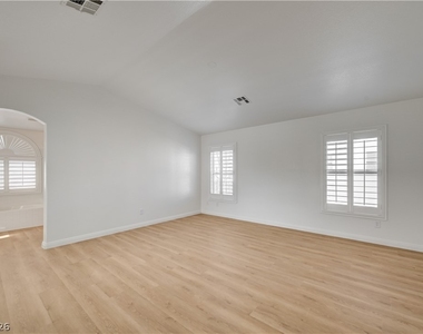 8918 Houston Ridge Avenue - Photo Thumbnail 13