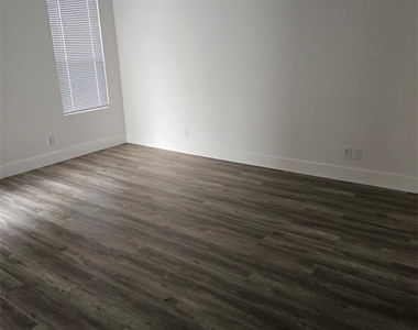 8641 Toscana Lane - Photo Thumbnail 20