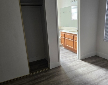 8641 Toscana Lane - Photo Thumbnail 24