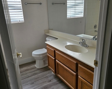 8641 Toscana Lane - Photo Thumbnail 25