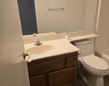 8641 Toscana Lane - Photo Thumbnail 17