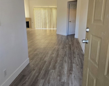 8641 Toscana Lane - Photo Thumbnail 3