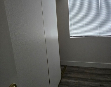 8641 Toscana Lane - Photo Thumbnail 19