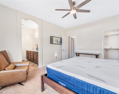 372 Monique Springs Street - Photo Thumbnail 13
