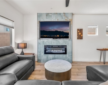 372 Monique Springs Street - Photo Thumbnail 5