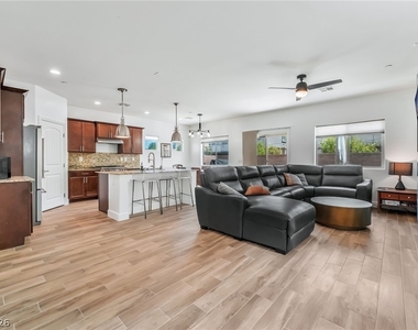 372 Monique Springs Street - Photo Thumbnail 2