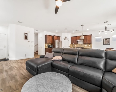 372 Monique Springs Street - Photo Thumbnail 3