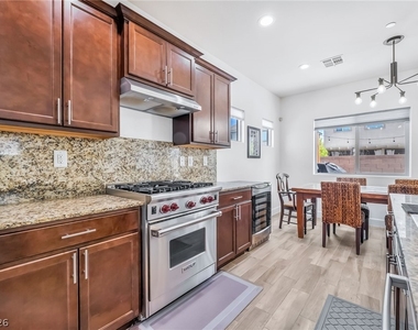 372 Monique Springs Street - Photo Thumbnail 8
