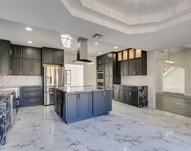 7040 Obannon Drive - Photo Thumbnail 16