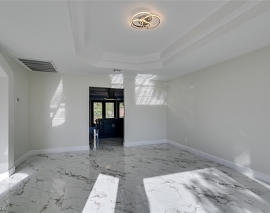 7040 Obannon Drive - Photo Thumbnail 9