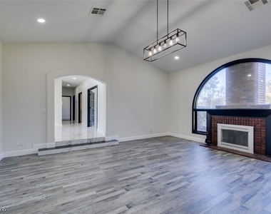 7040 Obannon Drive - Photo Thumbnail 11