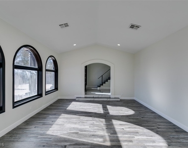 7040 Obannon Drive - Photo Thumbnail 6