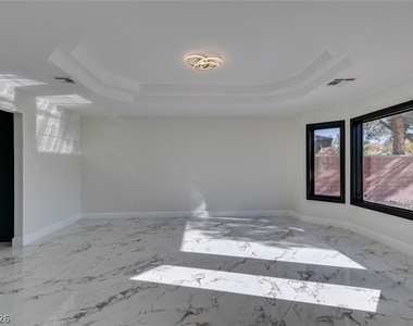 7040 Obannon Drive - Photo Thumbnail 7