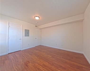 8101 W Flamingo Road - Photo Thumbnail 4