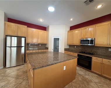 7185 Windy Peak Court - Photo Thumbnail 9