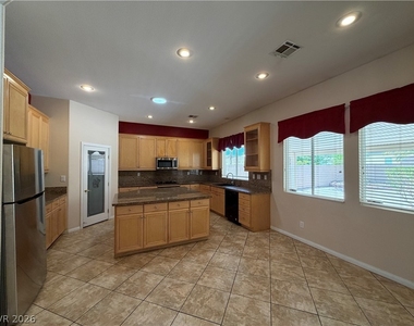 7185 Windy Peak Court - Photo Thumbnail 7