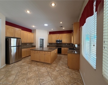 7185 Windy Peak Court - Photo Thumbnail 8