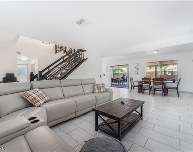 9005 Feather River Court - Photo Thumbnail 6