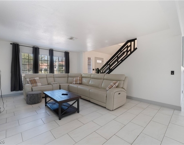 9005 Feather River Court - Photo Thumbnail 5