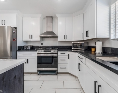 9005 Feather River Court - Photo Thumbnail 14