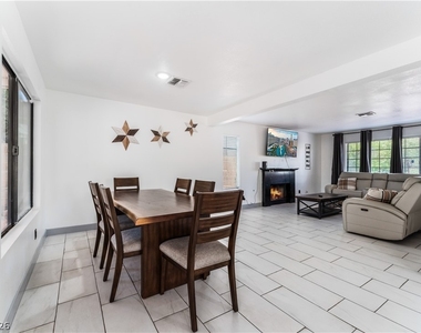 9005 Feather River Court - Photo Thumbnail 8