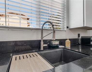 9005 Feather River Court - Photo Thumbnail 15