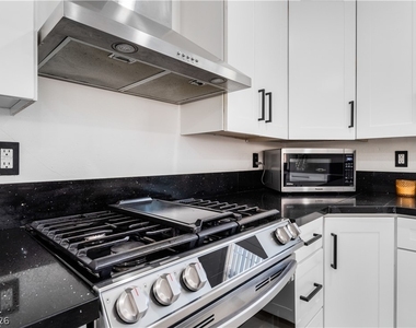 9005 Feather River Court - Photo Thumbnail 18