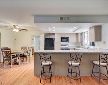 101 Luna Way - Photo Thumbnail 11