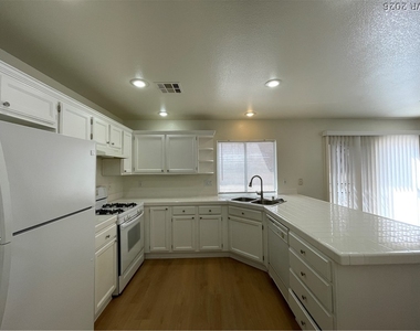 1517 Cross Country Street - Photo Thumbnail 6