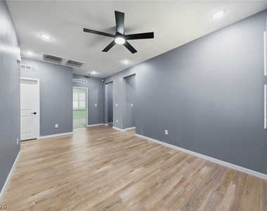 8672 Bench Street - Photo Thumbnail 12