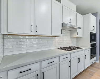 8672 Bench Street - Photo Thumbnail 5