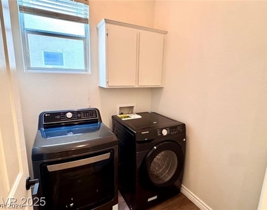 1529 Tillman Falls Avenue - Photo Thumbnail 7