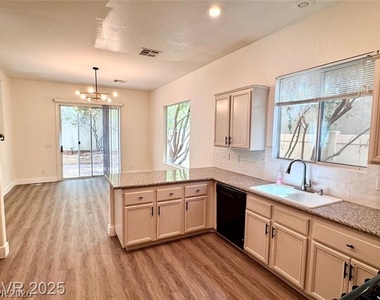 1529 Tillman Falls Avenue - Photo Thumbnail 6