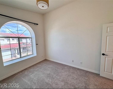 1529 Tillman Falls Avenue - Photo Thumbnail 10
