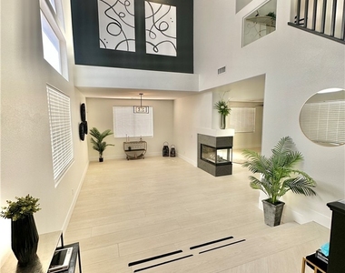 10637 Turquoise Valley Drive - Photo Thumbnail 6