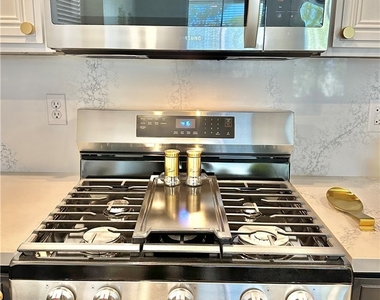 10637 Turquoise Valley Drive - Photo Thumbnail 9