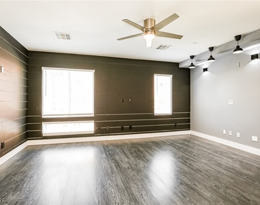 9389 Brigham Avenue - Photo Thumbnail 5