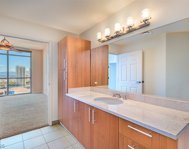 200 Sahara Avenue - Photo Thumbnail 14