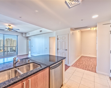 200 Sahara Avenue - Photo Thumbnail 1