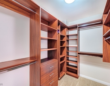 200 Sahara Avenue - Photo Thumbnail 10