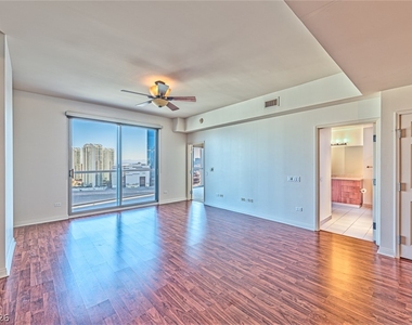 200 Sahara Avenue - Photo Thumbnail 3