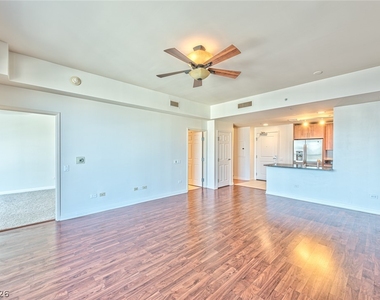 200 Sahara Avenue - Photo Thumbnail 4